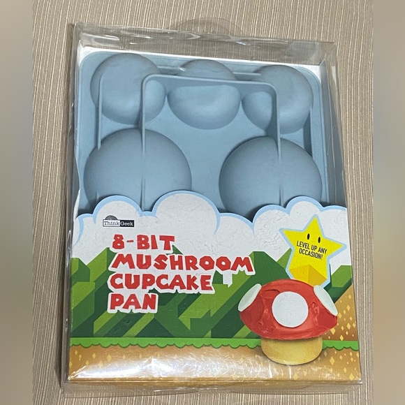 New Think Geek 2014 8-Bit Mushroom Cupcake Pan Mario Power Up Silicone Mold - Picture 1 of 8